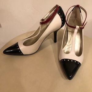 Tahari Belinda Pumps